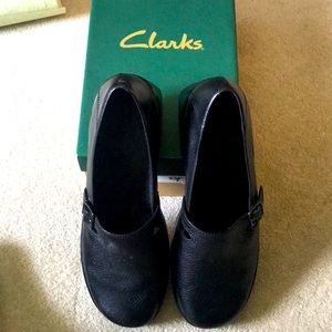 Womens Clarks Black Tumbled size 10M